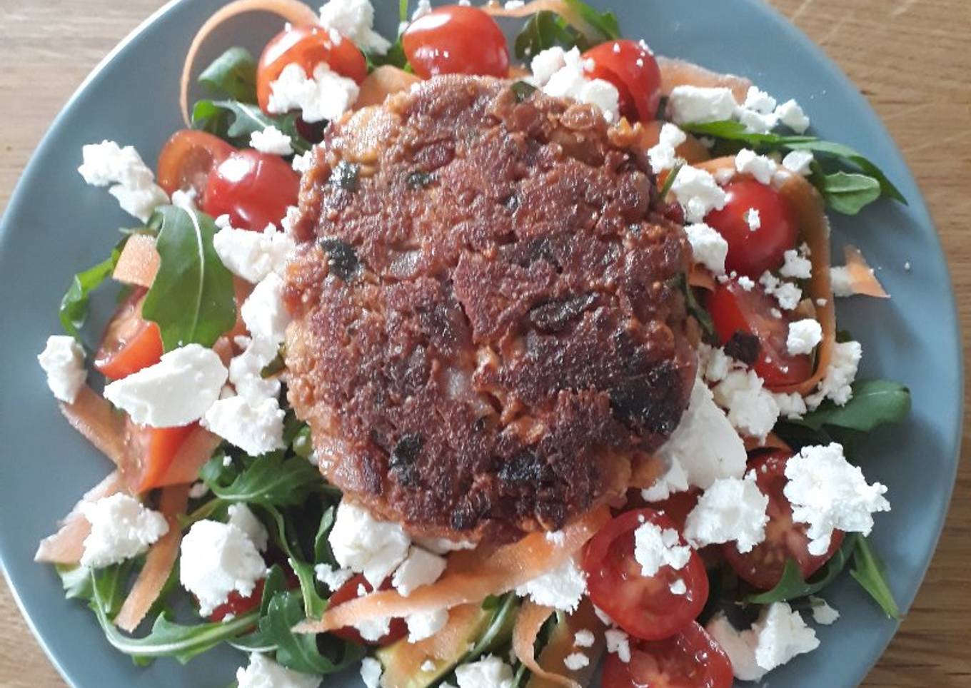 Spicy gluten free beetroot and chickpea burgers