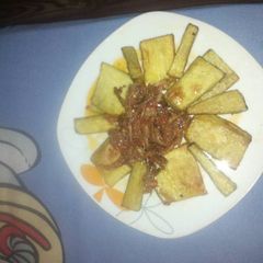 A picture of Fried yam and fish sauce.