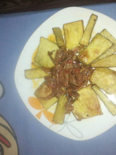 A picture of Fried yam and fish sauce.