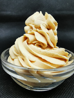 Una foto de Crema con dulce de leche en 5 minutos y 3 ingredientes