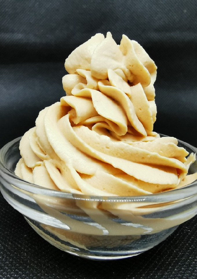 Una foto de Crema con dulce de leche en 5 minutos y 3 ingredientes