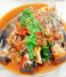 món cá biển kho cà chua