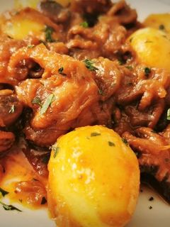 Una foto de Pulpitos encebollados con patatas