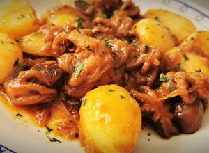 Una foto de Pulpitos encebollados con patatas