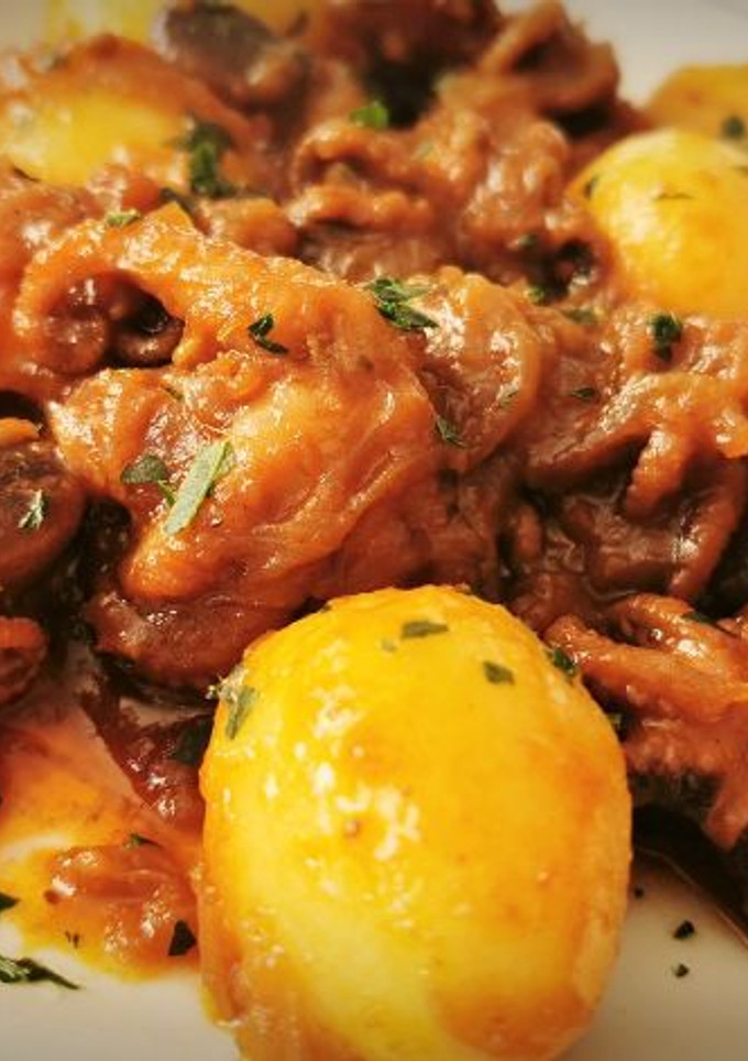 Una foto de Pulpitos encebollados con patatas