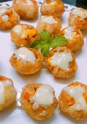 A picture of Cheese Corn Pani Puri Shots.