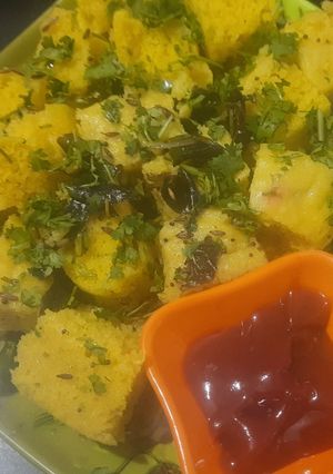 रवा - बेसन ढोकळा (Rava Besan Dhokla Recipe In Marathi) रेसिपी चे मुख्य फोटो 