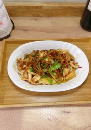薑絲蒜苗醬炒中卷 的食譜成品照片