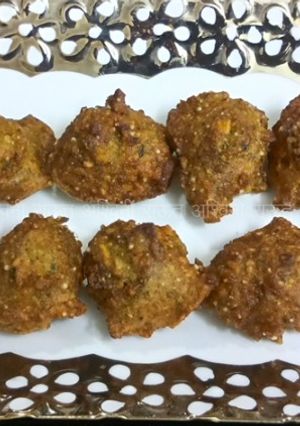 झटपट मुगडाळ पकोडे (moongdal pakoda recipe in marathi) रेसिपी चे मुख्य फोटो 