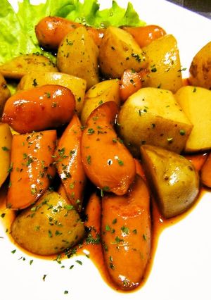 A picture of Teriyaki-Style Stir-Fried New Potatoes and Wiener Sausages.