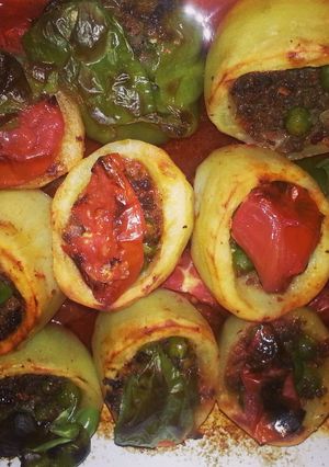 A picture of Patates dolmasi (potato stuffed with meat n veggies).