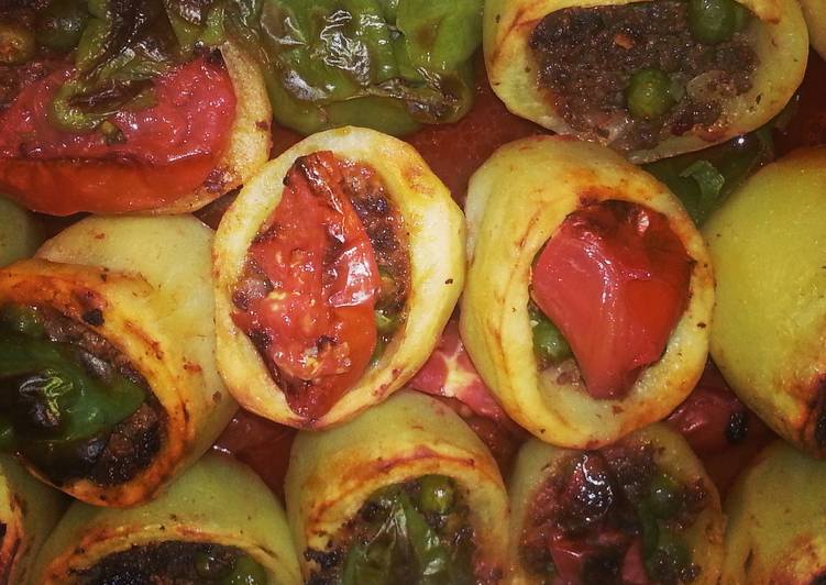 Patates dolmasi (potato stuffed with meat n veggies) Patates dolmasi (potato stuffed with meat n veggies)