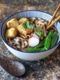 Crispy tofu and rice noodles ramen 🍜 🌱