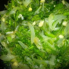 A picture of steamed kale.