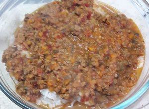 Una foto de Arroz blanco con salsa Boloñesa