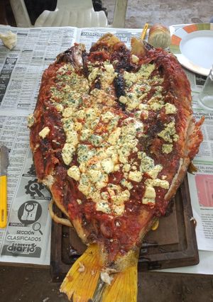 Una foto de Dorado a la pizza con roquefort