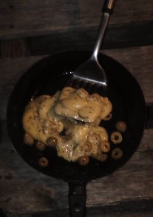 Una foto de Queso Provolone Con Orégano y Aceitunas