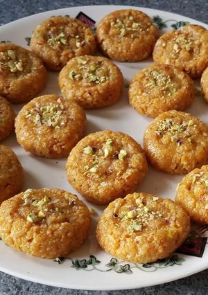પેંડા(Penda Recipe in Gujarati) રેસીપી મુખ્ય ફોટો