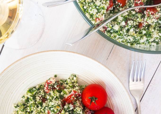 Mediterraner Tabouleh-Blumenkohl-Salat (Low Carb)