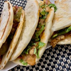 A picture of Chicken fajita in Pita.
