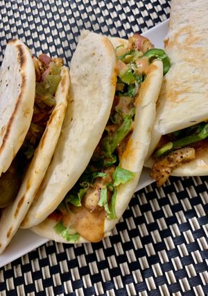 A picture of Chicken fajita in Pita.