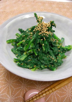 A picture of Easy Chrysanthemum Leaves with Sesame Seeds and Mayonnaise.