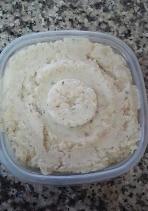 A picture of FAKE mashed potatoes (Turnips).