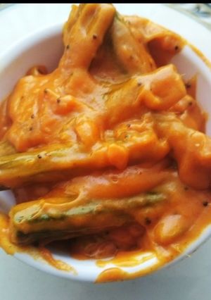 સરગવાની શીંગ નું લોટ વાળું શાક (Drumstick Besan Shak Recipe In Gujarati) રેસીપી મુખ્ય ફોટો