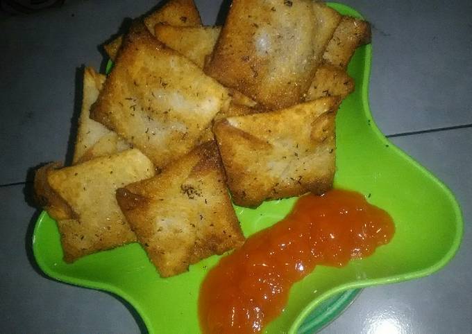 Anti Ribet, Memasak Martabak Mini isi Srundeng Kelapa Irit Untuk Jualan