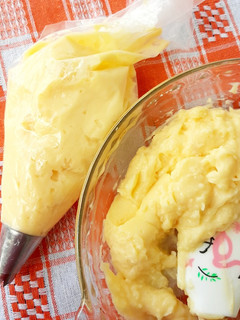 Una foto de Crema pastelera para decorar roscas de Pascua o Reyes