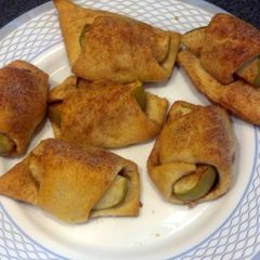 A picture of apple pie bites.