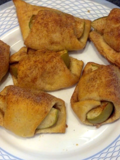 A picture of apple pie bites.