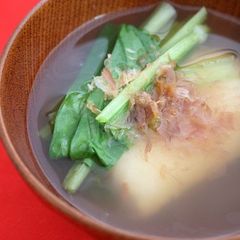 New Year's Ozouni (Mochi Soup) from Aichi Prefecture A picture of New Year's Ozouni (Mochi Soup) from Aichi Prefecture.