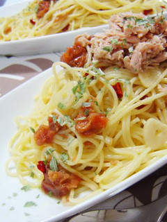 A picture of Fragrant with Garlic! Umeboshi and Tuna Aglio, Olio e Peperoncino.