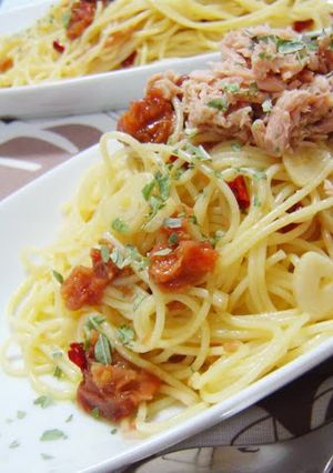 A picture of Fragrant with Garlic! Umeboshi and Tuna Aglio, Olio e Peperoncino.