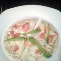 A picture of easy low cal pizza.