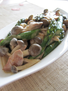 A picture of Chicken and Asparagus in Oyster Cream Sauce.