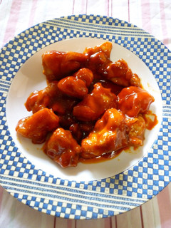 A picture of Imitation Kara-age with Chili Sauce.