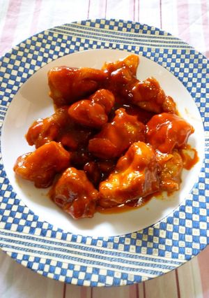 A picture of Imitation Kara-age with Chili Sauce.