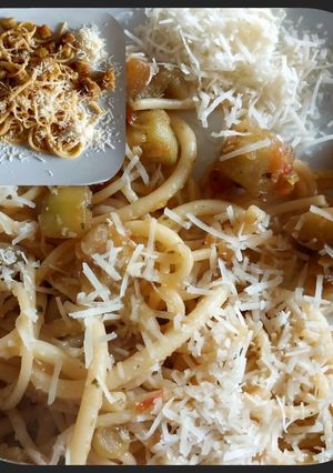 Una foto de Spaghetti No5, con salsa de berenjena