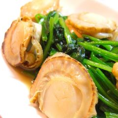 ✿Stir-fried Scallops and Spinach in Butter Soy Sauce✿ A picture of ✿Stir-fried Scallops and Spinach in Butter Soy Sauce✿.