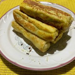 A picture of Rolled up Toast.