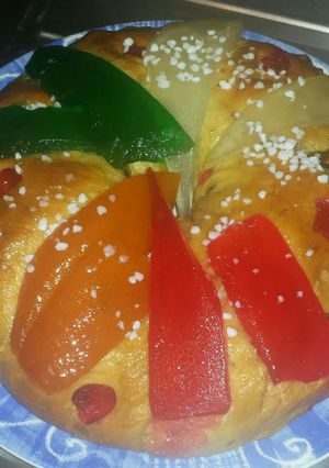 A picture of Bolo Rei Tradicional (king Cake).