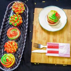 A picture of 3 colour Cupcakes.