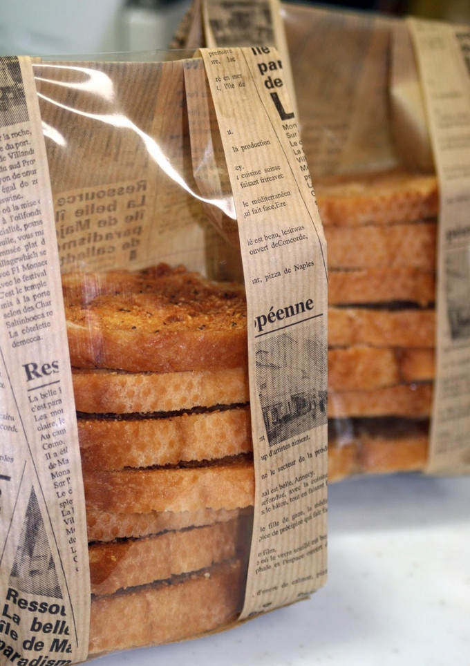 A picture of Maple Syrup Flavored Sugar Rusk for Gifting.