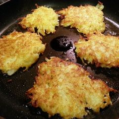 A picture of My grandmother's latkes.