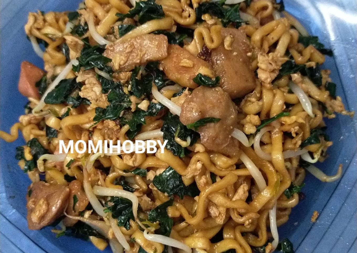Mie goreng daun katuk