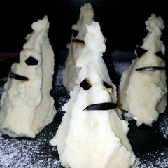 A picture of AMIEs HALLOWEEN Ghost POTATO Puree(Mashed Potatoe).