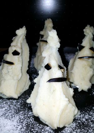 A picture of AMIEs HALLOWEEN Ghost POTATO Puree(Mashed Potatoe).