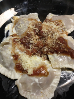 Una foto de Raviolones de osobuco a la cerveza negra